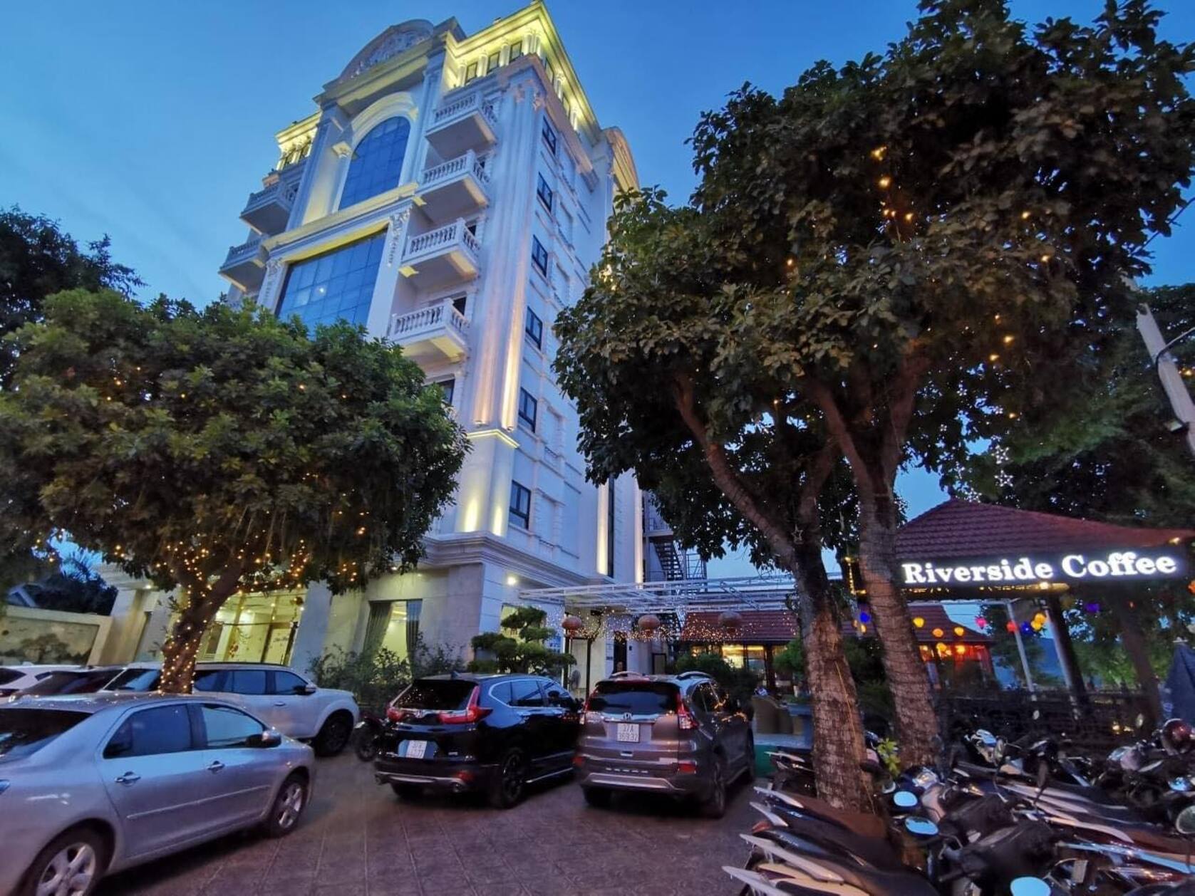 Khách sạn Thái Hoà Riverside — Khách sạn 3 sao bên sông Hiếu · Nghệ An