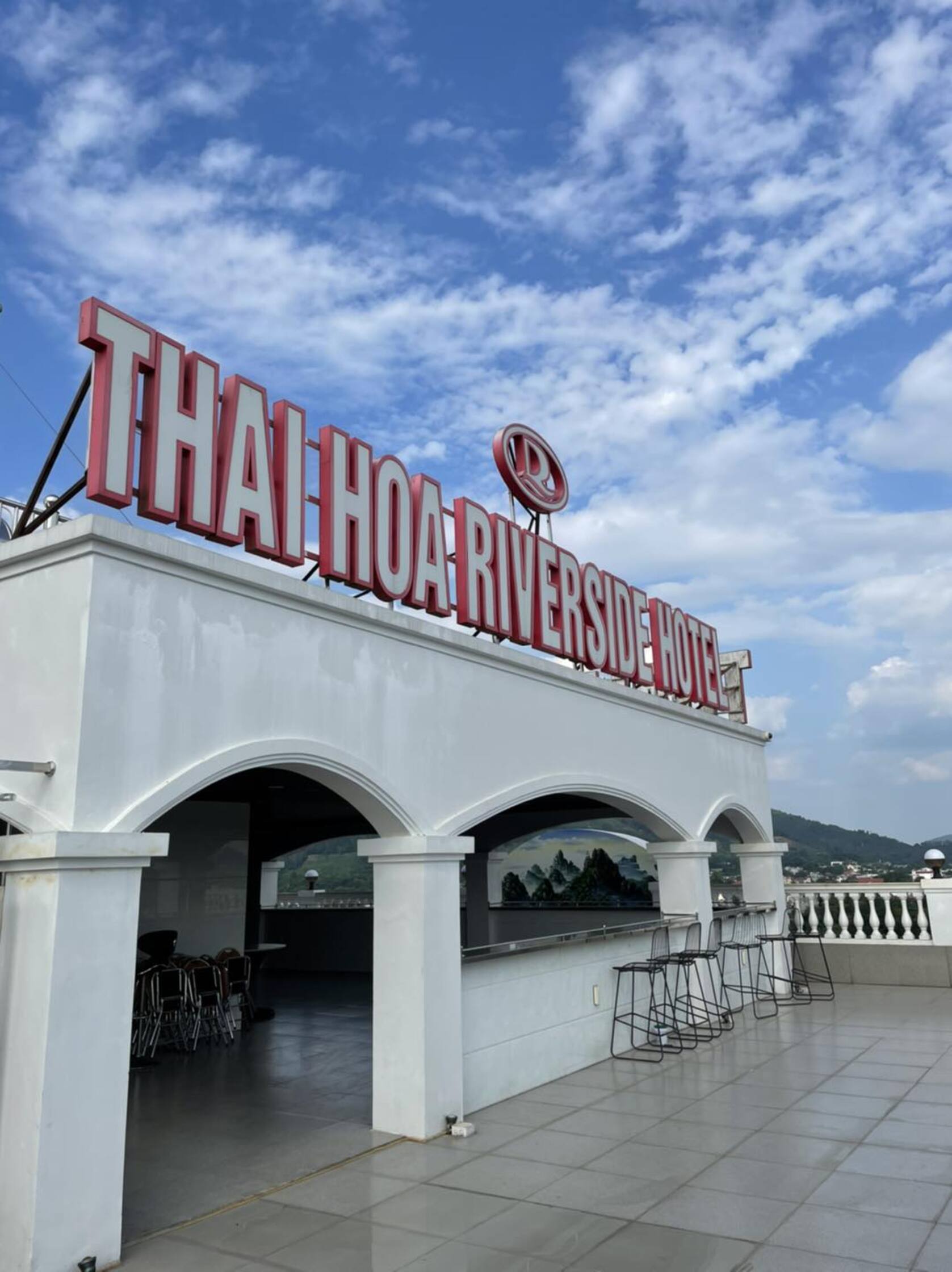 Khách sạn Thái Hoà Riverside — Giới thiệu